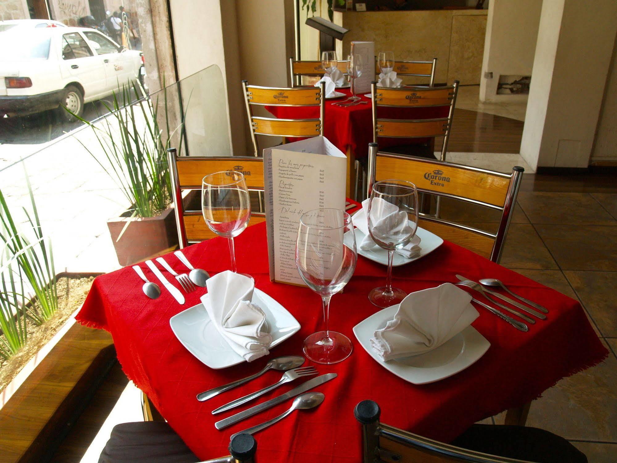 Hotel & Suites Galeria Morelia Buitenkant foto