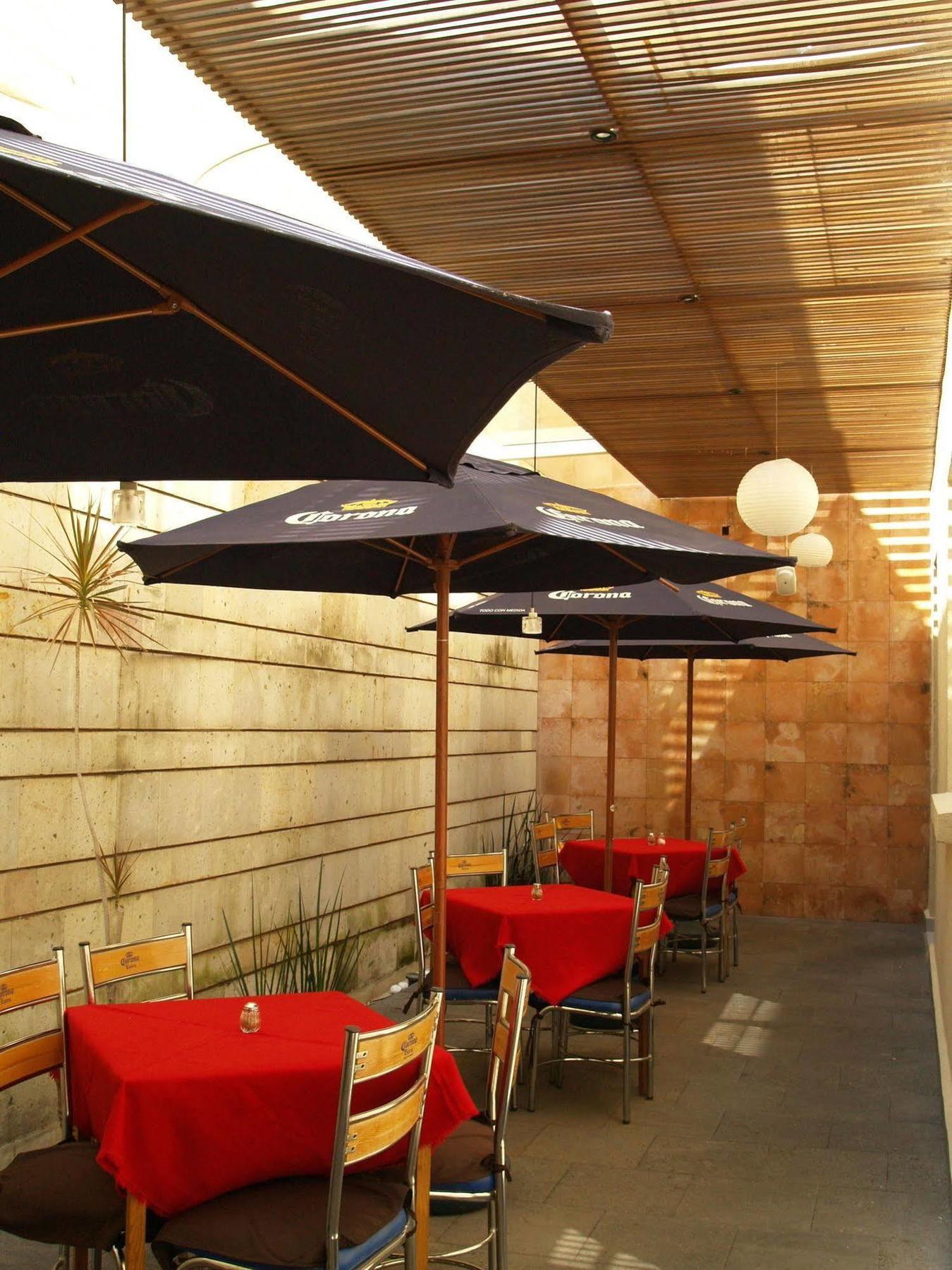 Hotel & Suites Galeria Morelia Buitenkant foto