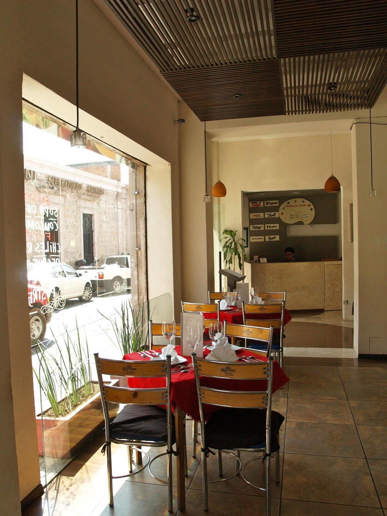 Hotel & Suites Galeria Morelia Buitenkant foto